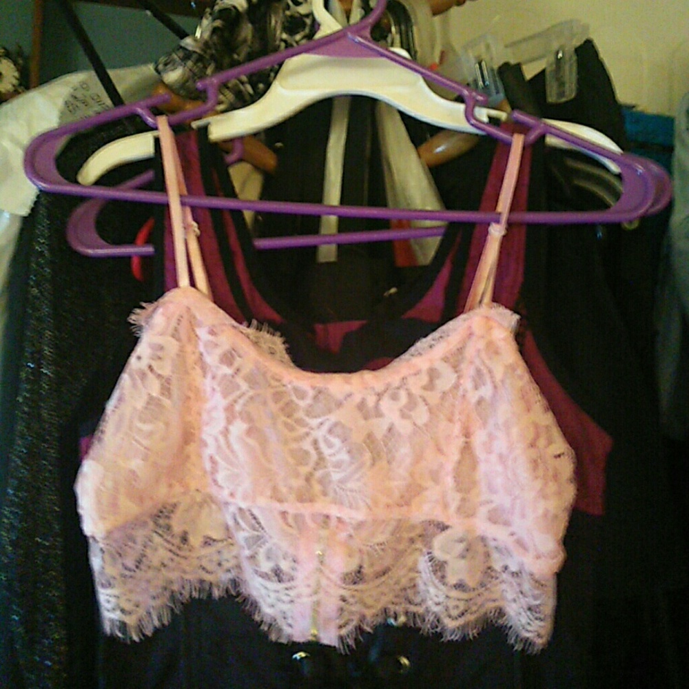 🆕Pink Super Short Lined Lace Hollow Out Crop 👕